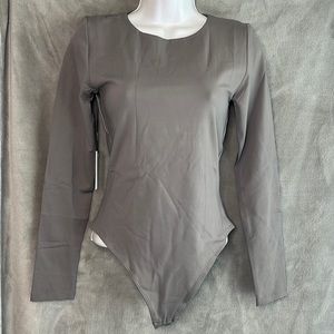 Aritzia color pewter grey Babaton Contour Longsleeve Bodysuit crew-neck